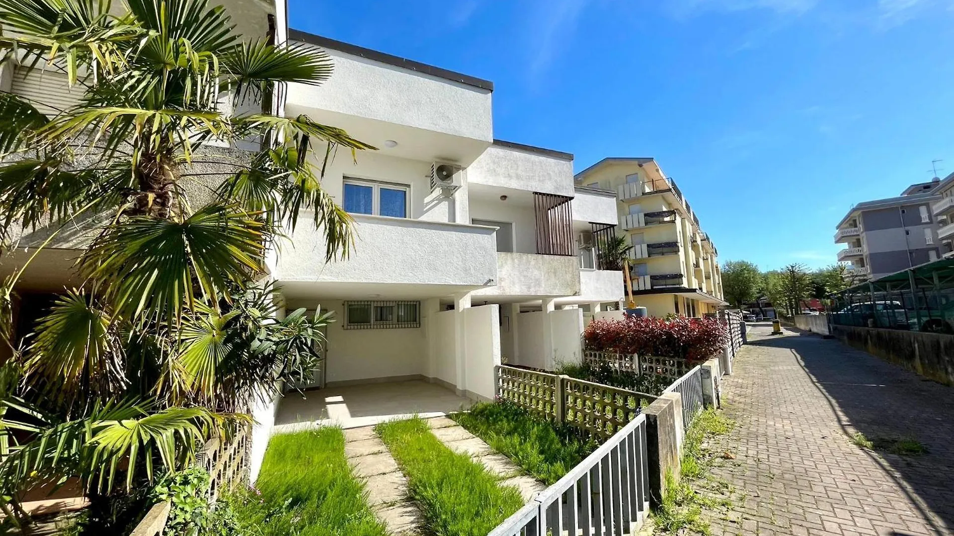 Refreshing Villa With Private Garden Near The Beach 圣玛格丽塔波尔勒港
